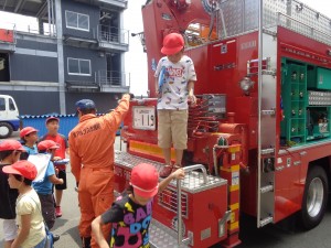 消防車の見学です。